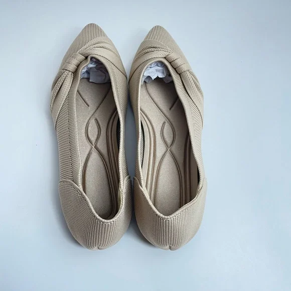 NWT Pointed Toe Ballet Flats - Nude - Size 7 - Picture 6 of 8